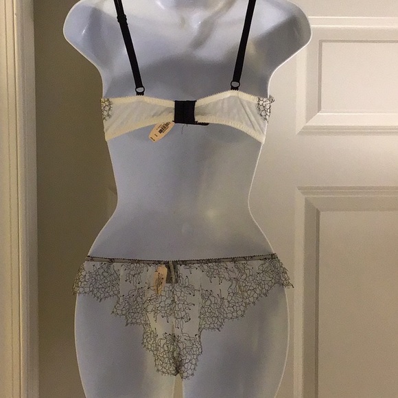 Victoria Secret Chantilly lace bra and bikini set - Picture 3 of 11